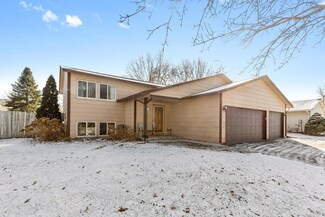 1375 Granite Ln N, Saint Paul, MN 55128