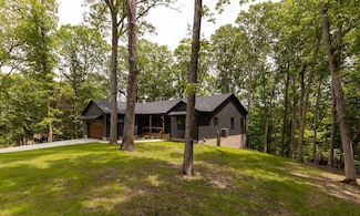 21650 Lake Rd, Glouster, OH 45732
