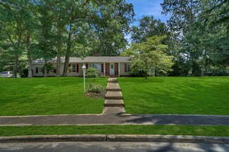 6 Lori Ln, Howell, NJ 07731