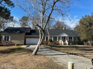 5702 Sloop Ct, New Bern, NC 28560