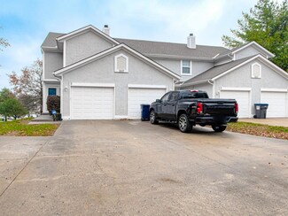 1017 NE Whispering Winds Cir Unit D, Lees Summit, MO 64064