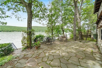45 Woods Rd, Greenwood Lake, NY 10925