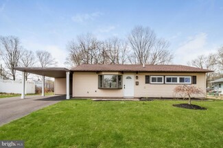 31 Tamarack Ln, Levittown, PA 19054