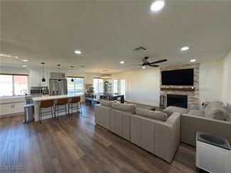 5640 Judith Resnik Ct, Las Vegas, NV 89103