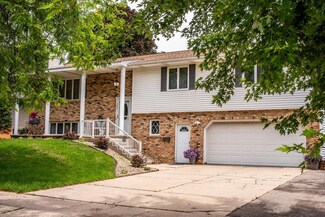 302 21st St NW, Austin, MN 55912