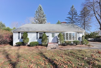 395 Hollis Rd, Lunenburg, MA 01462