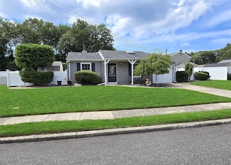 122 Stuyvesant Dr, Port Jefferson Station, NY 11776