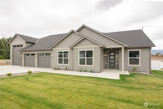 822 N Newport Loop, East Wenatchee, WA 98802