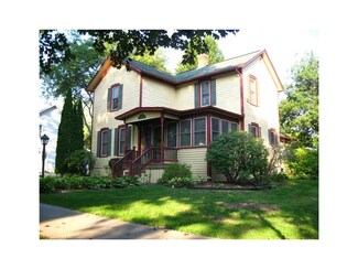313 2nd Ave NW, Mount Vernon, IA 52314