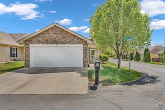 5513 SW Cantabella St, Topeka, KS 66614