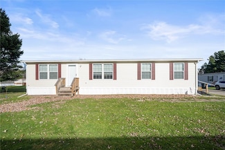 8 Dogwood Ln, Williamson, NY 14589