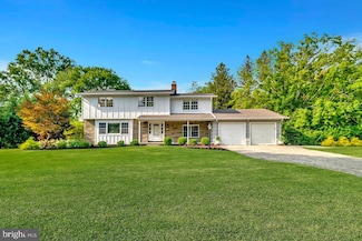 4 Larkspur Ln, Lawrence Township, NJ 08648