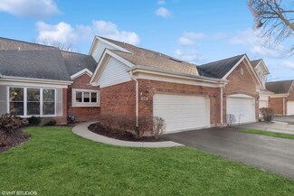 2115 N Charter Point Dr Unit 10, Arlington Heights, IL 60004