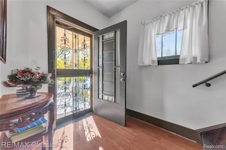 574 W Greendale, Highland Park, MI 48203