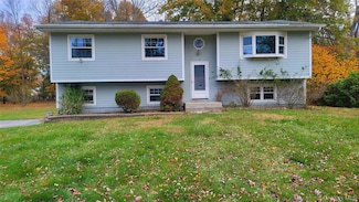 11 Pleasant Ln, Poughkeepsie, NY 12603