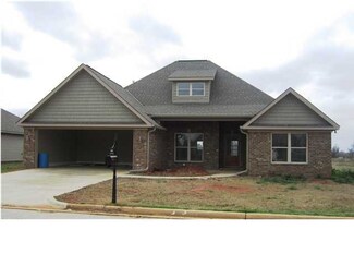 95 Cherokee Bend Pkwy, Moundville, AL 35474