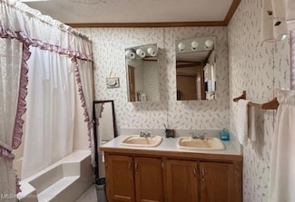 381 Golfway Dr, Painesville, OH 44077