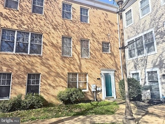 806 Hr Dr SE, Washington, DC 20032