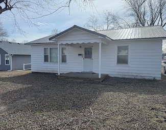 606 W Olive St, Bolivar, MO 65613
