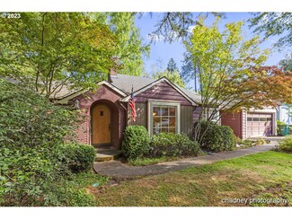 8135 SW Fairway Dr, Portland, OR 97225