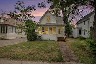 1311 Wolcott Ave, Saint Joseph, MI 49085