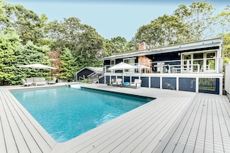 29 Runnymeade Dr, East Hampton, NY 11937