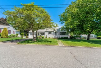 28 Redwood Dr, Cranston, RI 02920