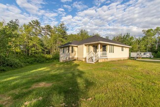 35 N Main St, Mont Vernon, NH 03057