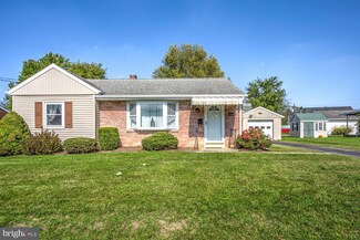 433 W End Ave, Akron, PA 17501