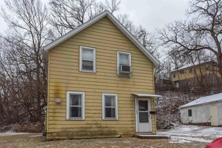 132 Stoltz St, Dubuque, IA 52001