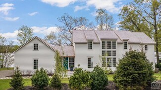 25 Golf Course Rd, Craryville, NY 12521