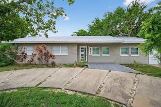 300 Davison Ave NE, Saint Petersburg, FL 33703