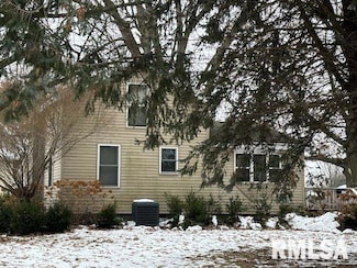 417 NE 2nd St, Galva, IL 61434