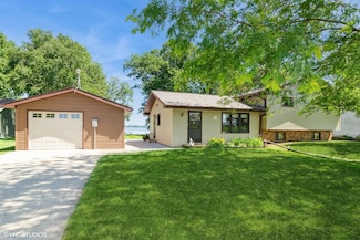 W9463 Stone Ledge Rd, Beaver Dam, WI 53916