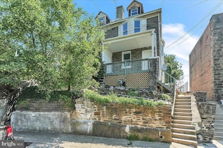 9 Summit St, Darby, PA 19023