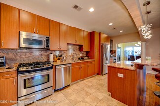 67 Pension Rd, Manalapan, NJ 07726