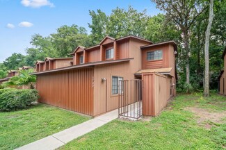 5740 SW 8th Place, Gainesville, FL 32607