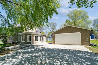 506 3rd Ave E, Shakopee, MN 55379