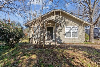 412 W 4th St, Cleburne, TX 76033