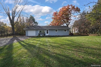 5191 Pratt Rd, Metamora, MI 48455