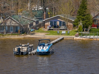 108 Eastbrook Ave, Houghton Lake, MI 48629