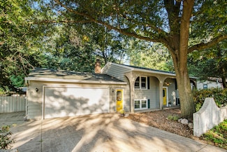 92 Oak Valley Dr, Holland, MI 49424