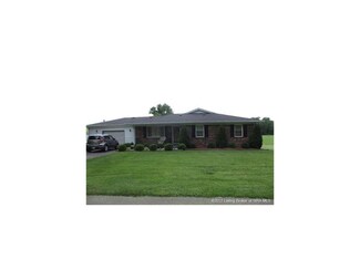 540 S Park St, Pekin, IN 47165