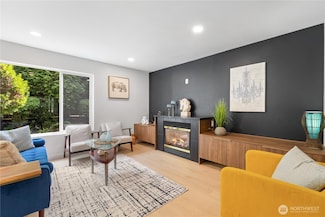 19718 76th Ave W Unit C, Lynnwood, WA 98036