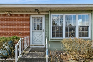 37 E Yorktowne Pkwy, Manchester Township, NJ 08759