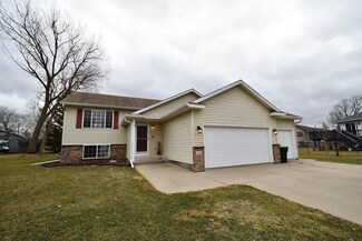 321 Perry Ct, Zumbrota, MN 55992