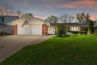 1355 Mayfield Ln, Hoffman Estates, IL 60169