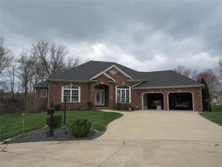 5302 Whispering Woods Dr, Godfrey, IL 62035