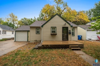 2022 S Euclid Ave, Sioux Falls, SD 57105