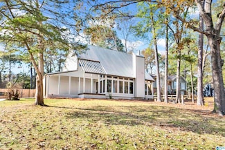 1724 King Charles Ct, Alabaster, AL 35007